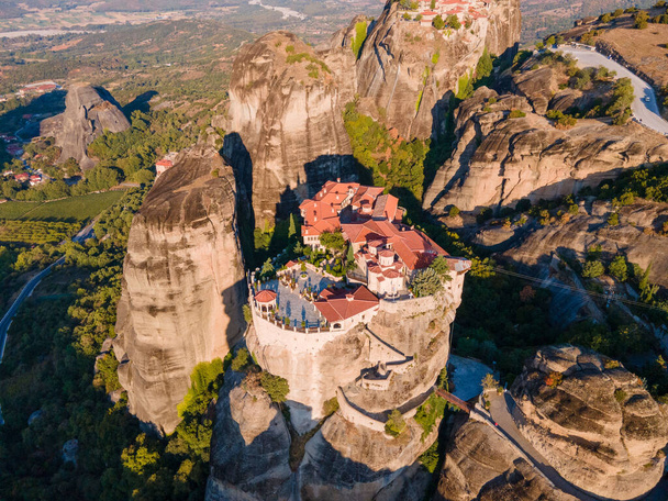 meteora mosteiro vista aérea Tessália montanhas Grécia verão - Foto, Imagem