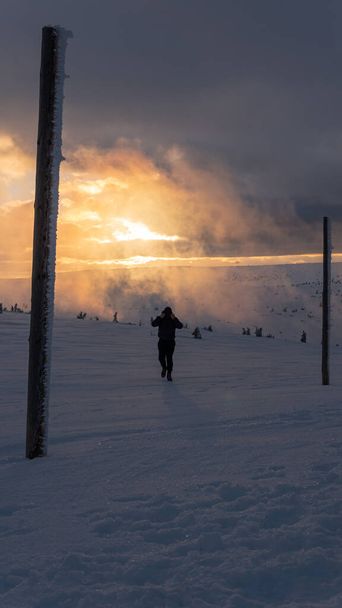 silhouette ha atmosferico inverno tramonto sfondo - Foto, immagini
