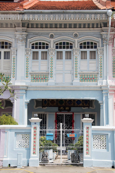 Singapore- Mar 26, 2020: Colorful Peranakan heritage residential house at Joo Chiat road in Singapore. - Foto, Imagem