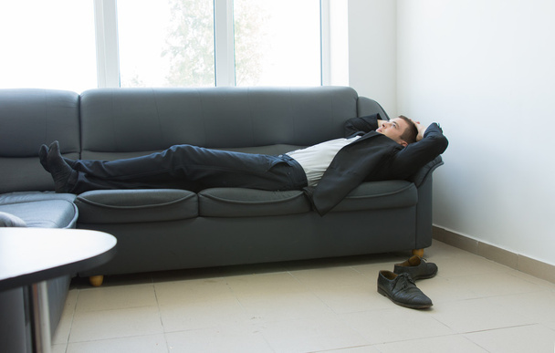 Young Office Man Lying on Couch During Break - Foto, afbeelding