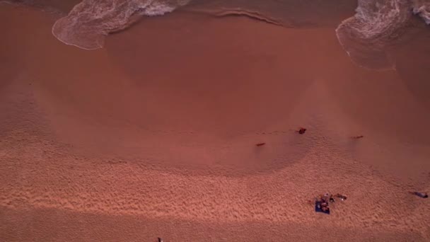 Oranssi auringonlasku näköalalla rannalle - Materiaali, video