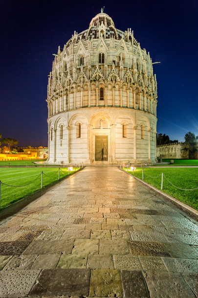 Baptistery in Pisa at night - Фото, зображення