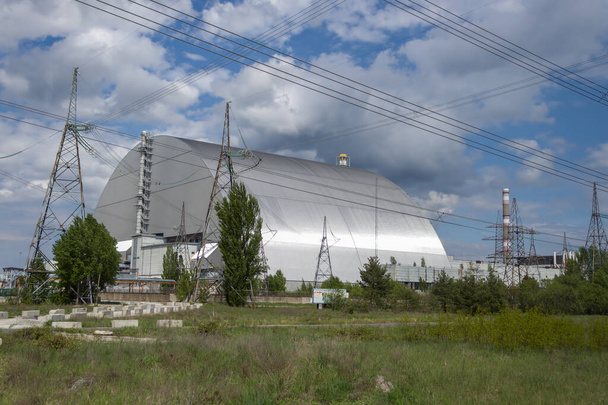 Nouveau confinement sûr de la centrale de Tchernobyl en Ukraine
 - Photo, image