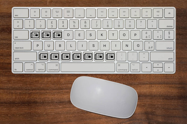 Wyimaginowana klawiatura wyrażająca koncepcję Desktop Publishing  - Zdjęcie, obraz