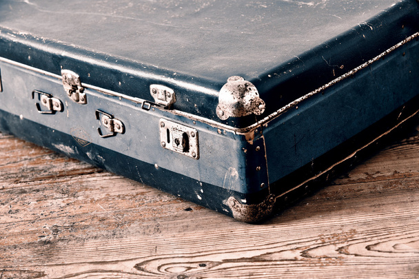 古いスーツケース - 写真・画像