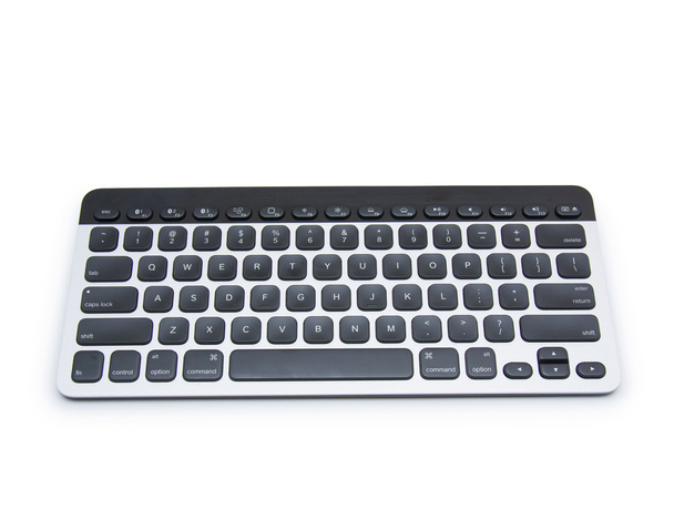 Сучасна алюмінієва комп'ютерна клавіатура ізольована на білому тлі
 - Фото, зображення