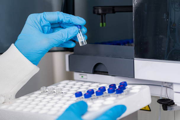 Centrifuging sample in a laboratory - Foto, Imagem