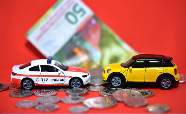voiture de police suisse avec argent et véhicule - Photo, image