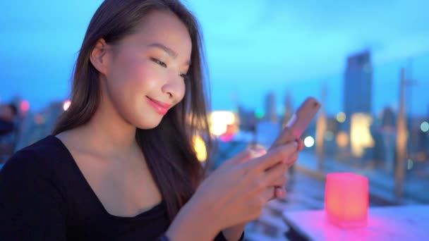 Beautiful portrait asian woman using mobile or smart phone - Footage, Video