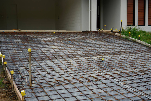 Malha de arame de ferro para pisos de betão de edifícios e calçadas - Foto, Imagem