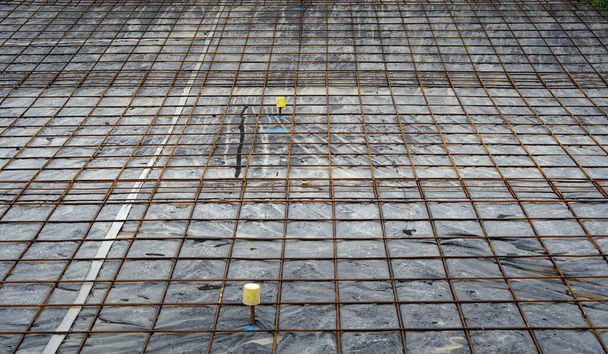 Malha de arame de ferro para pisos de betão de edifícios e calçadas - Foto, Imagem