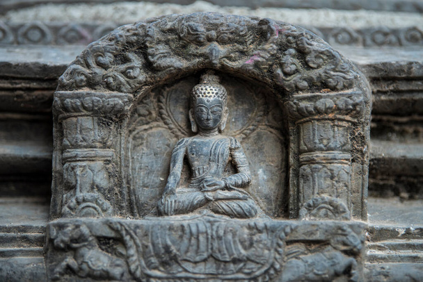 Kathmandu, Nepale- 20 aprile 2022: Tempio buddista di Swayambhunath (tempio delle scimmie) Patrimonio dell'Umanità UNESCO. - Foto, immagini