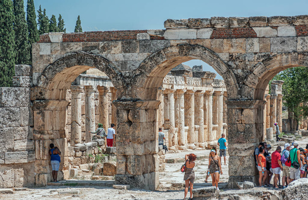 old ancient ruins of roman city of hierapolis in pamukkale - Foto, immagini