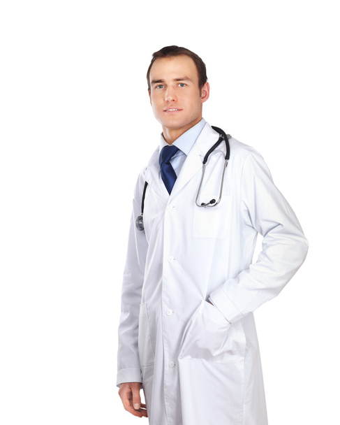 Ritratto di giovane medico con stetoscopio isolato su bianco - Foto, immagini