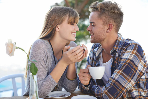 The perfect way to start the day is with you. A young couple enjoying breakfast outside. - Foto, Imagem