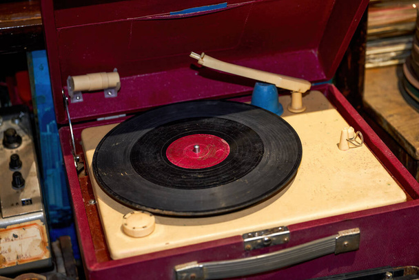 An old retro vinyl record player - 写真・画像