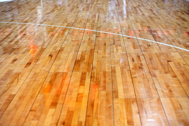 床のバスケットボールコートの詳細 - 写真・画像