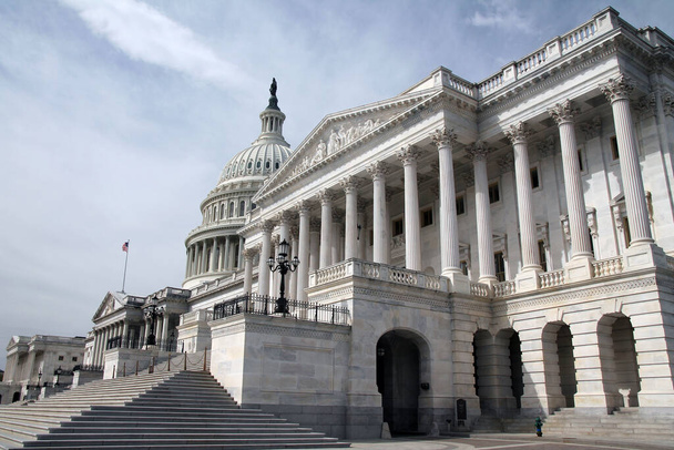 Výhled na Kapitol Spojených států na Capitol Hill ve Washingtonu v okrese Columbia - Fotografie, Obrázek