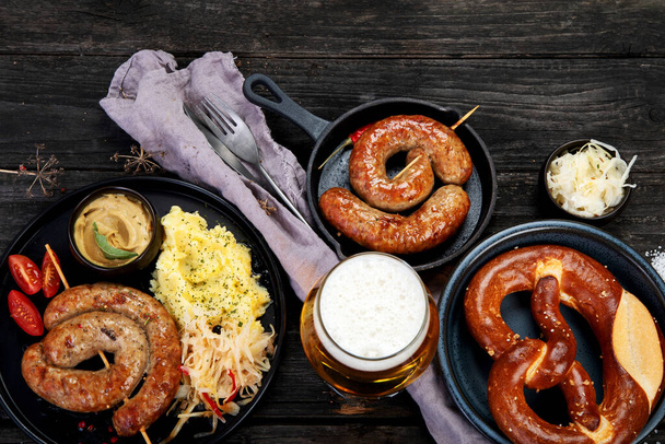 Grilled German sausages on wooden background. Traditional food concept. Grilled meat and snacks. Top view, flat lay, copy space - Fotoğraf, Görsel