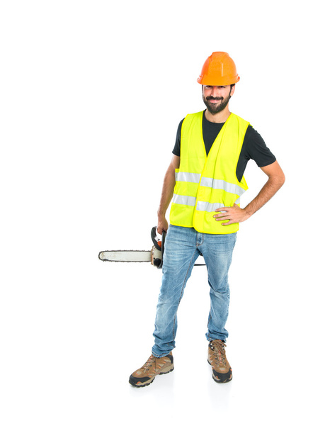 workman met kettingzaag op witte achtergrond - Foto, afbeelding