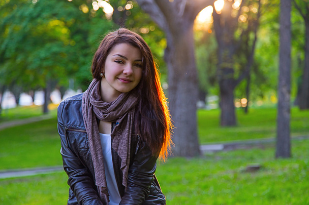 Girl in the park sunny portrait - Foto, immagini
