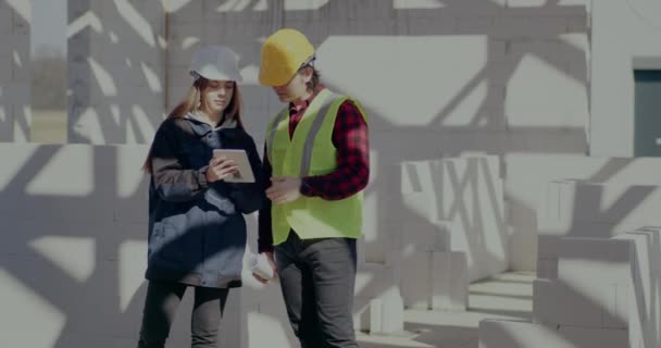 Young engineer and contractor discussing over digital tablet - Metraje, vídeo