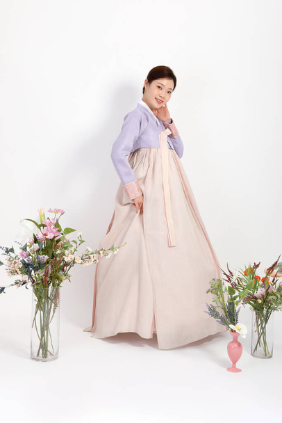 spring beauty concept, beautiful korean woman wearing hanbok - Foto, imagen
