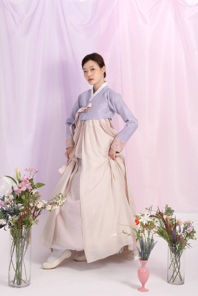 spring beauty concept, beautiful korean woman wearing hanbok - Foto, Imagen