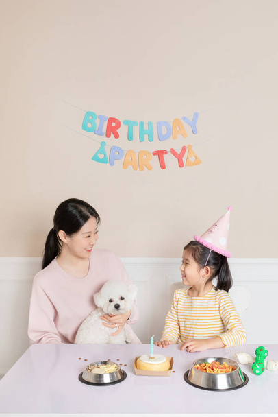 Asian Korean mother and daughter celebrating puppy dog's birthday - Fotografie, Obrázek