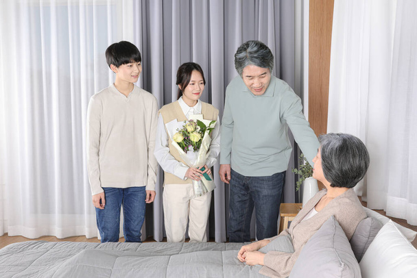 Asian Korean Family_Grandma and Grandchildren - Foto, Imagen