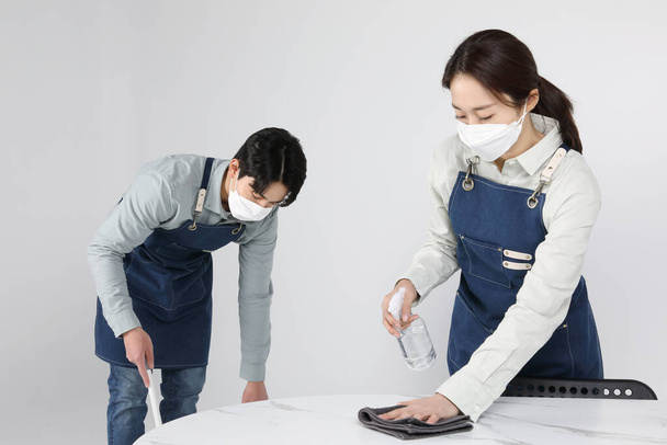 Asian Korean young man and woman startup concept_young man cleaning - Fotografie, Obrázek