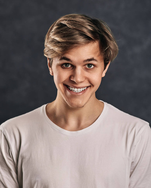 young handsome guy in white shirt smiling - Fotografie, Obrázek