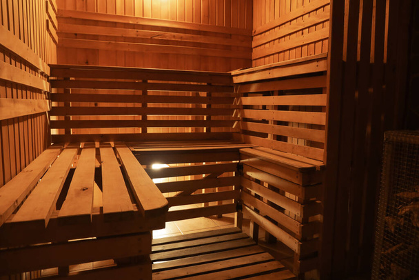Prázdná moderní a pohodlná sauna k odpočinku - Fotografie, Obrázek