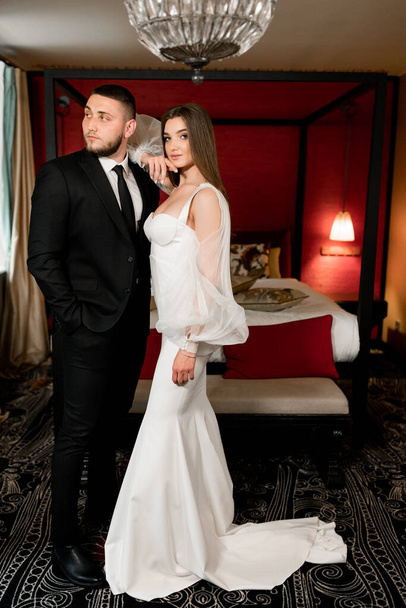 beautiful bride and groom in a hotel room interior - Fotoğraf, Görsel