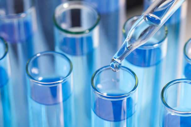 Dripping reagent into test tube with blue liquid, closeup. Laboratory analysis - Foto, Bild