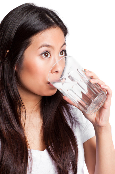 aziatische vrouw drinkwater - Foto, afbeelding