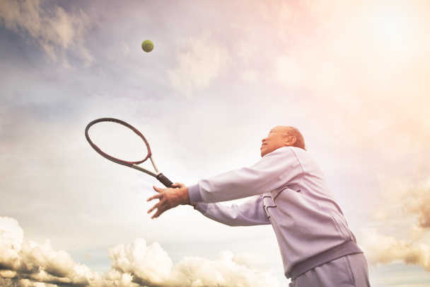 Vanhempi tennispelaaja
 - Valokuva, kuva