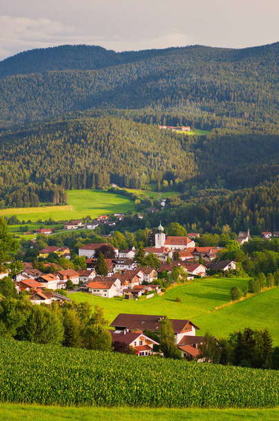 Lam, a small town in Bavaria in the summertime in the evening sun. Part of Lamer Winkel, Bavarian Forest, district of Cham, Upper Palatinate, Bavaria, Germany. - Foto, imagen