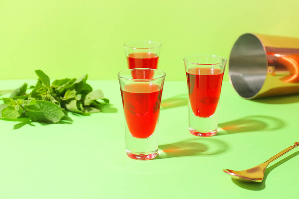 Shot cocktails on color background - Foto, Imagem