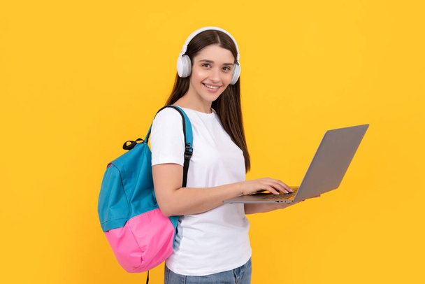 webinar in wireless headset. modern education. communication technology. - Foto, Bild