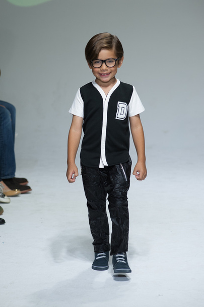 Dillonger Clothing preview at petite PARADE Kids Fashion Week - Φωτογραφία, εικόνα