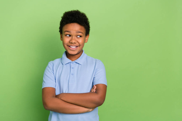 Portrait of attractive cheerful pre-teen pupil schoolkid folded arms lesson copy space isolated over green color background - Fotoğraf, Görsel