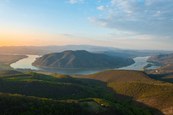 Spring sunset over danube bend. This region of Hungary is touristically very significant. - Foto, Imagem