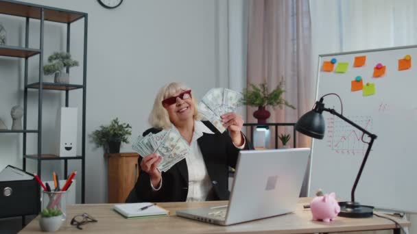 Business woman accountant celebrating business success dancing with stack of money dollar cash - Filmagem, Vídeo