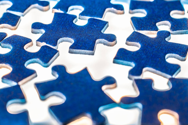 Jigsaw puzzle scattered on the table - Foto, imagen