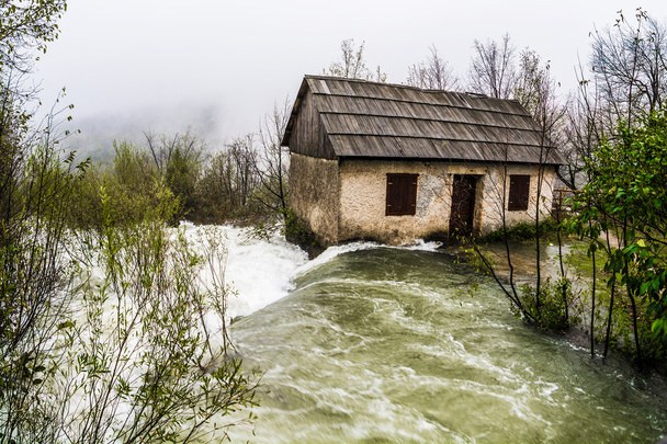 Powódź, opuszczony dom wypłukiwane - Zdjęcie, obraz