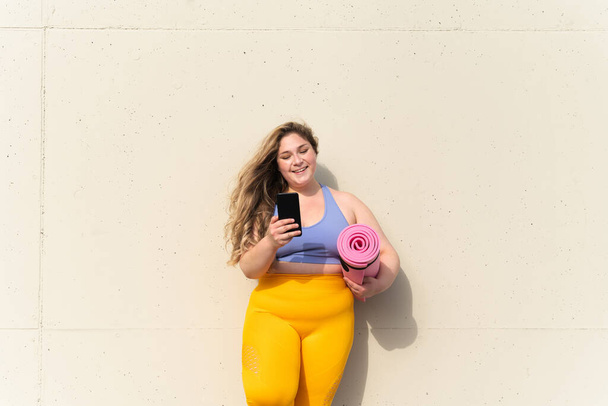 Beautiful and cheerful plus size young woman outdoors - Pretty overweight curvy female, concepts about femininity, women power, female emancipation, body positivity and body acceptance - Foto, Imagen
