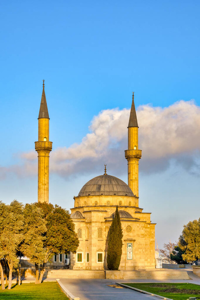 Shahids Mosque, Baku, Azerbaijan - Фото, изображение