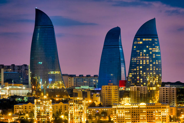 Gün batımında Alev Kuleleri, Bakü, Azerbaycan - Fotoğraf, Görsel