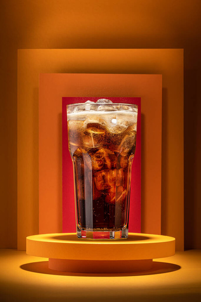 Cola en un stand en estilo Pop Art - Foto, imagen